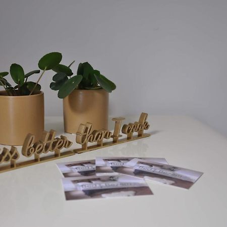 Bed En Bezem Bed & Breakfast Laarne Bagian luar foto